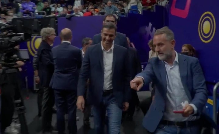Pedro Sánchez llegando al campo.