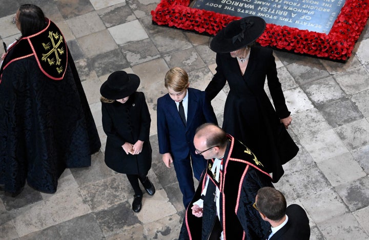 Kate, Charlotte and George arrive at Westminster Abbey. 