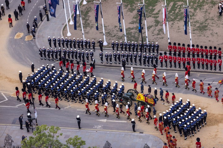 Procesión del féretro de Isabel II.