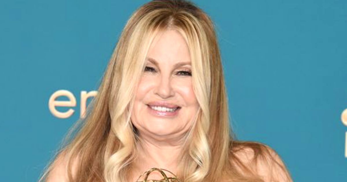 Jennifer Coolidge Says Spray Tan Ordeal Landed Her In Hospital