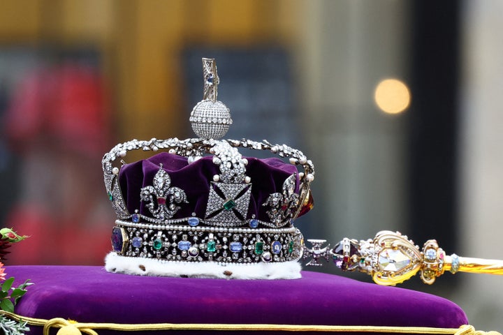 La corona, sobre el féretro de Isabel II