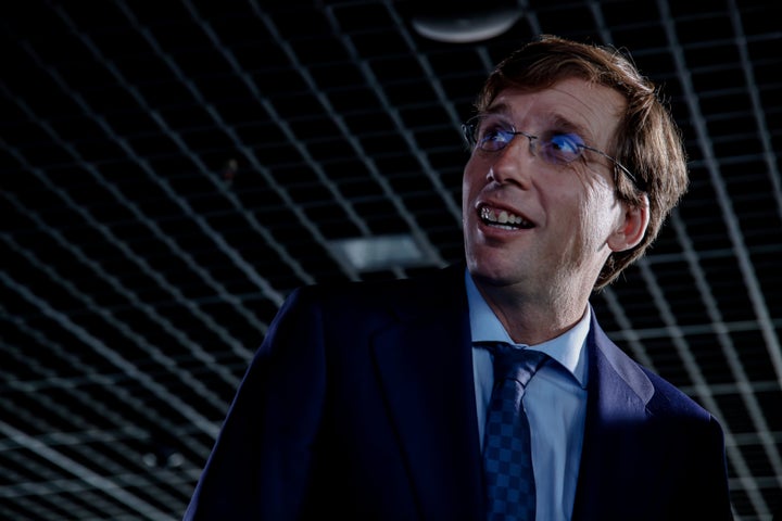 José Luis Martínez-Almeida, este lunes, presentando el proyecto Madrid 360 Solar en el barrio de Moncloa.