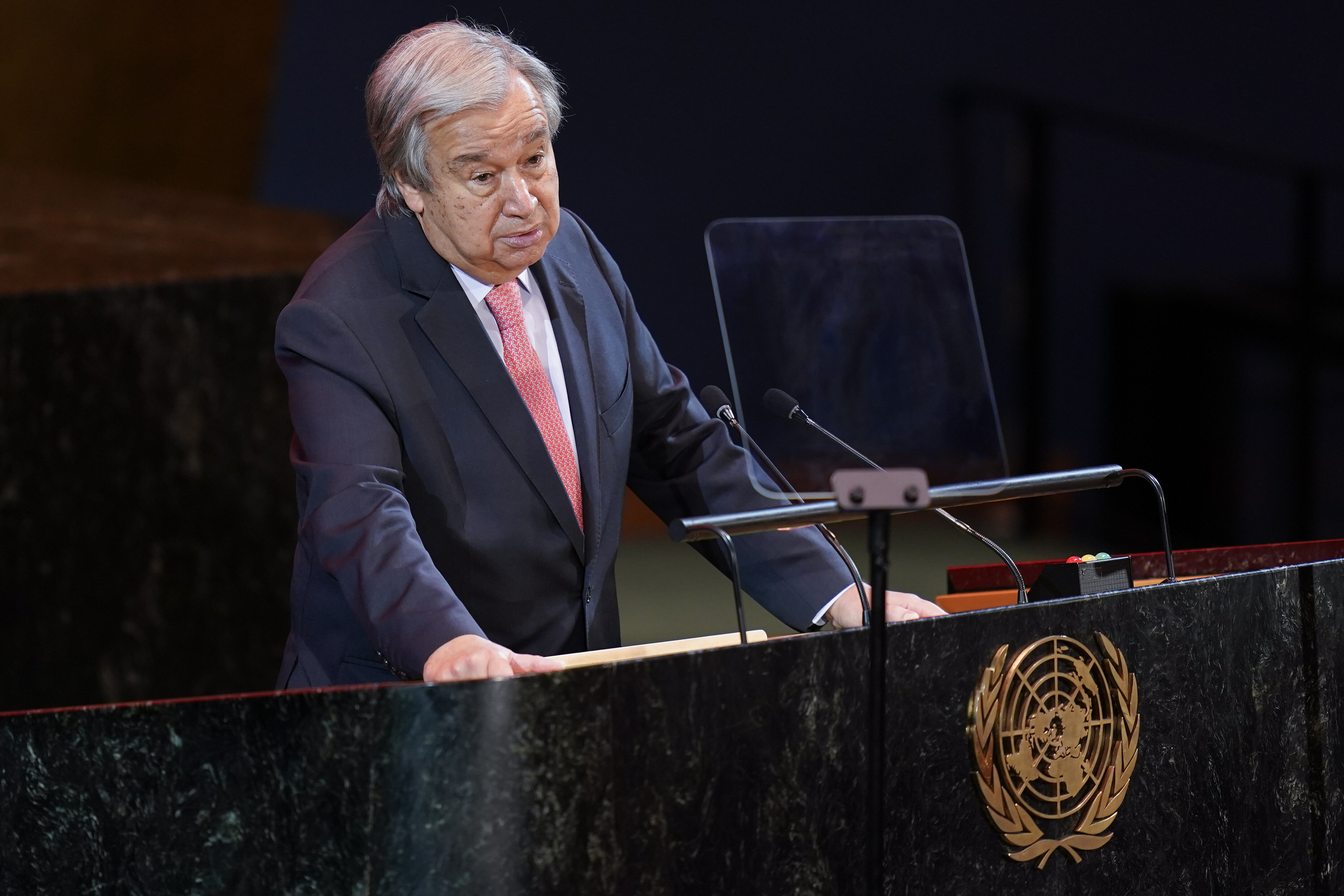 UN Chief Warns Global Leaders: The World Is In 'Great Peril' | HuffPost ...