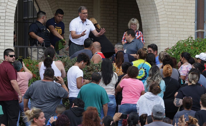 Alarmed parents laid siege to the Texas precocious schoolhouse Tuesday aft a schoolroom shooting study that yet proved to beryllium false.