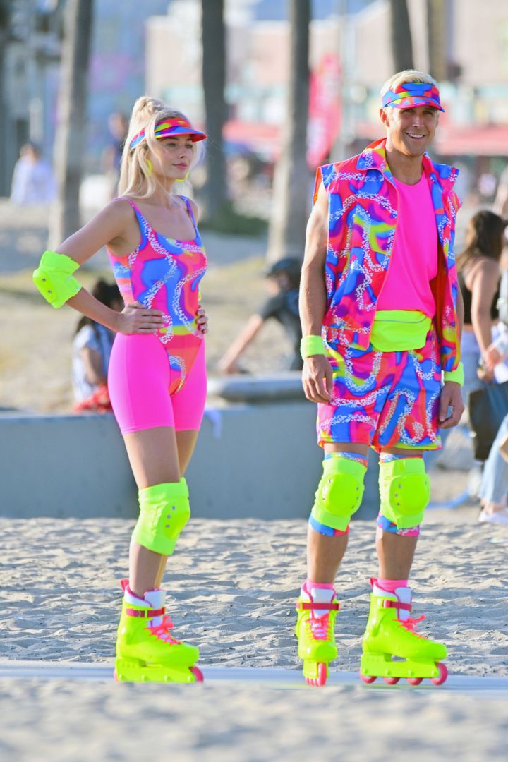 Η Μάργκοτ Ρόμπι και ο Ράιαν Γκόσλινγκ στην φωτογράφιση που έγινε στην παραλία «Venice» του Λος Άντζελες, στις 27 Ιουνίου.