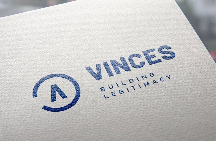 Tarjeta de Vinces Consulting