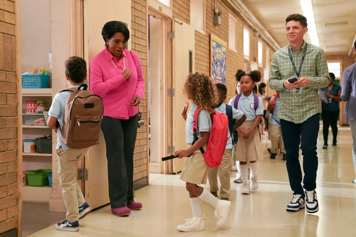 Chris Perfetti, star d'Abbott Elementary, espère que vous riez avec et à Jacob Hill 4 Chris Perfetti, star d'Abbott Elementary, espère que vous riez avec et à Jacob Hill