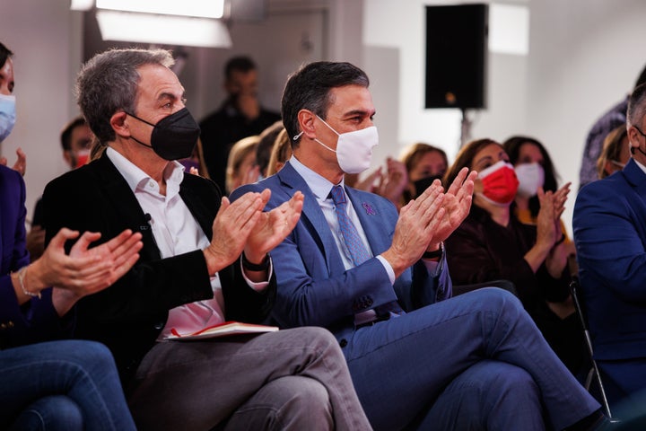 Zapatero y Sánchez, en un acto durante la pandemia.