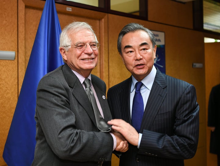 Josep Borrell y Wang Yi, reunidos en Madrid en 2019.