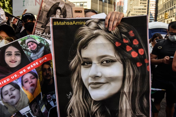 Las protestas se extienden en varias ciudades.