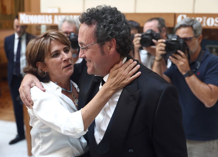Delgado y García Ortiz se saludan en la toma de posesión del recién elegido Fiscal General del Estado