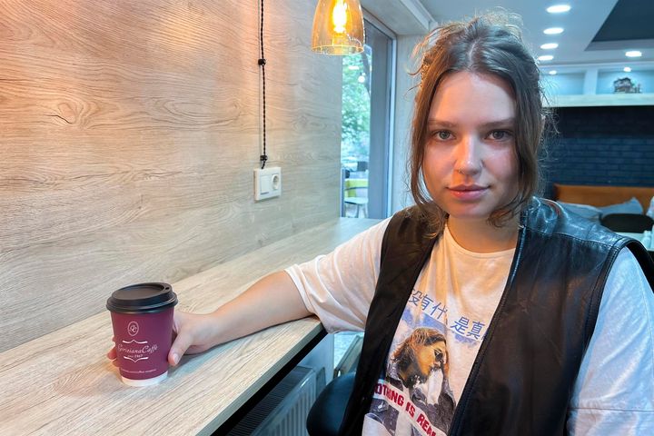 Viktoria Platúnova compra colchones para rusos que huyen a Georgia de la movilización en Rusia