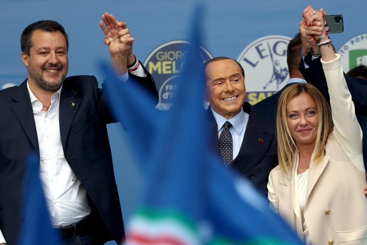 Matteo Salvini, Silvio Berlusconi y Giorgia Meloni, el pasado día 22, cerrando campaña en Roma, juntos por primera vez en dos años.