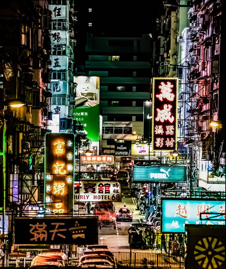 香港の街並み。個性豊かな看板も名物だ