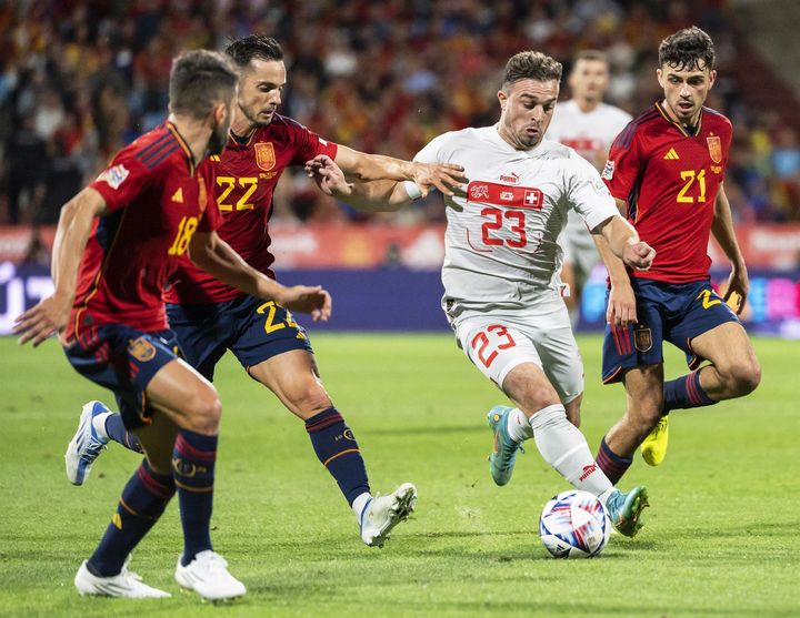 Jordi Alba, Pablo Sarabia y Pedri durante el partido de España contra Suiza de la Nations League.