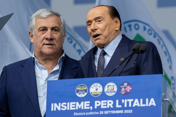 Tajani y Berlusconi, en un mitin previo a las elecciones de este domingo en Italia.