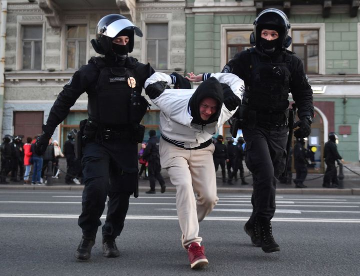 Police officers detain a man in Saint Petersburg on September 24 following calls to protest against the partial mobilisation.