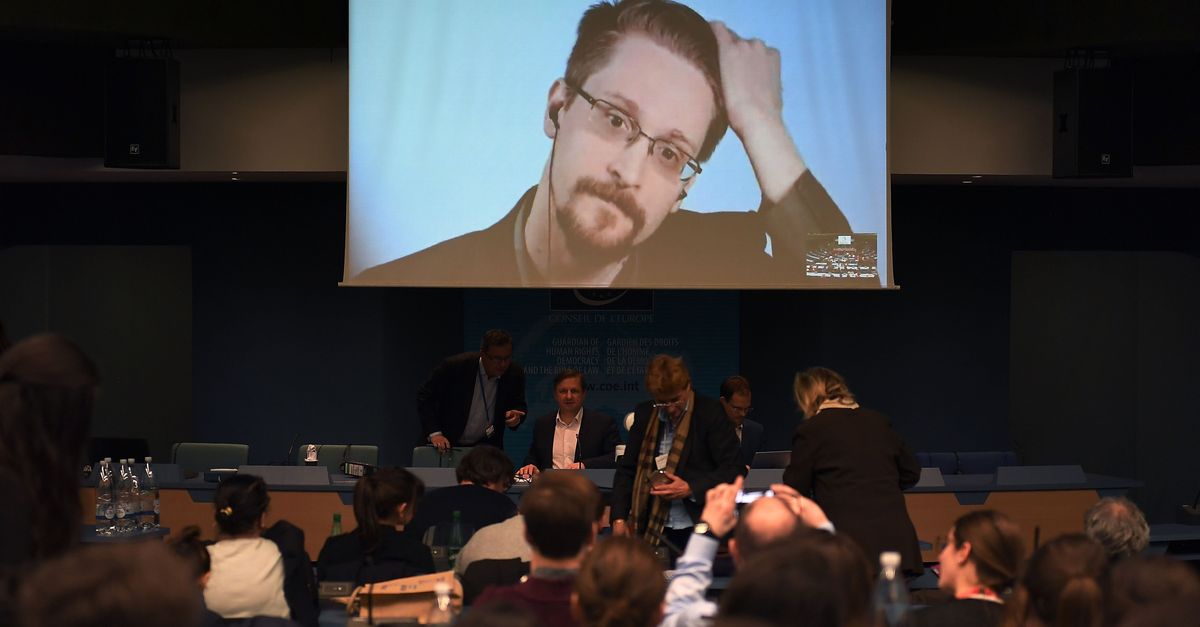 Vladimir Putin Grants Russian Citizenship To Edward Snowden