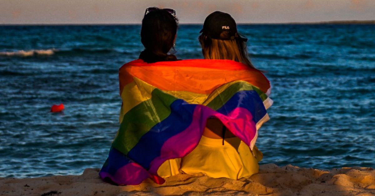 Cuba Legalizes Same Sex Marriage Adoption In Historic Referendum Huffpost