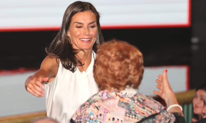 Letizia y Maruja en la ceremonia de clausura de la Convocatoria de Proyectos Sociales ‘Euros de tu Nómina' del Banco Santander.