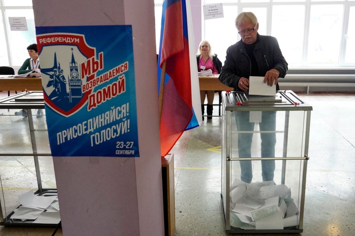 Imagen de un colegio electoral en Mariúpol