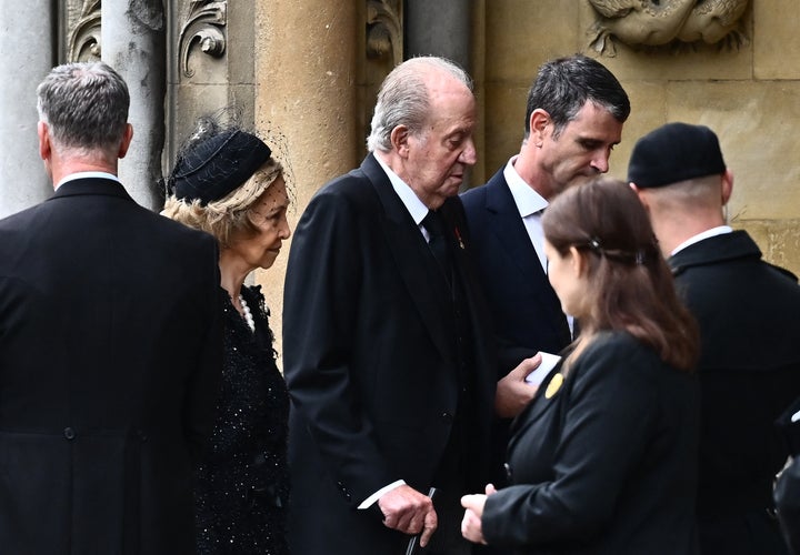 El rey emérito Juan Carlos I, durante su asistencia al funeral de la reina Isabel II de Inglaterra.