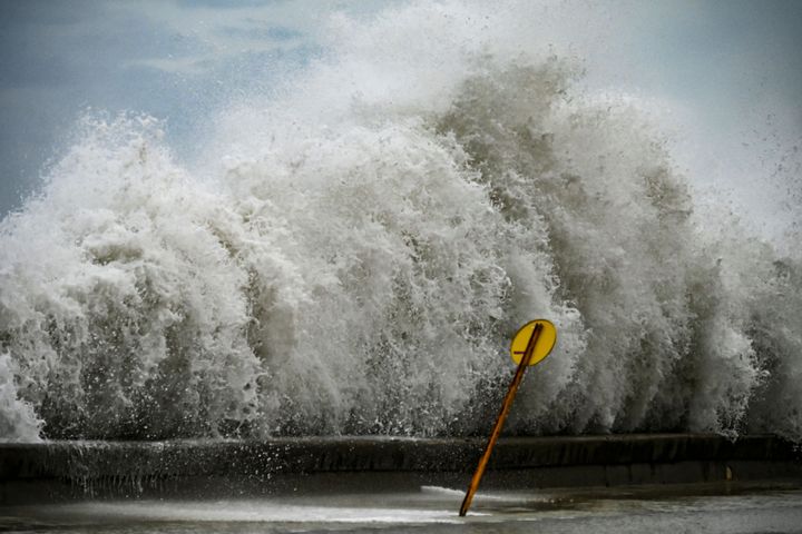 Waves hit the Malecon in Havana, on September 28, 2022, after the passage of hurricane Ian.