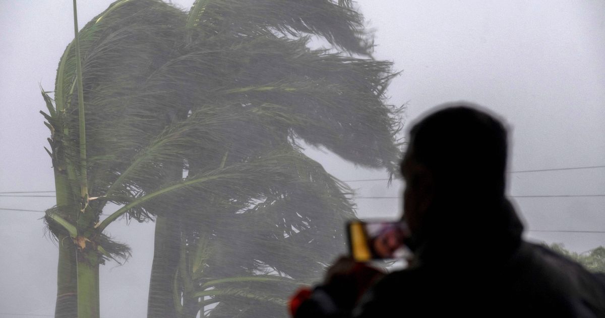 See The Latest Photos As Hurricane Ian Slams Into Florida | HuffPost ...