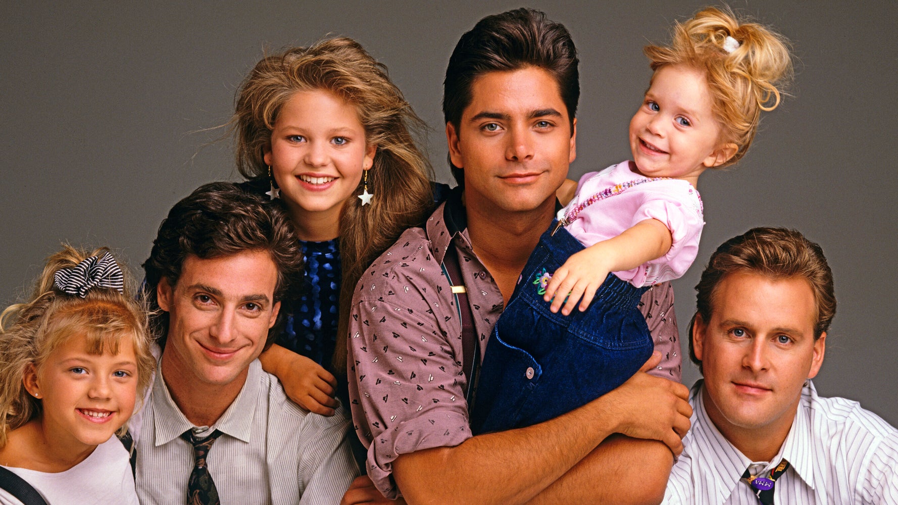 フルハウス 28年前の秘蔵映像に残された 仲良すぎなタナー家 なぜ泣かせるの 永遠に生き続けてる と反響 ハフポスト アートとカルチャー フルハウス 28年前の秘蔵映像に残された 仲良すぎなタナー家 なぜ泣かせるの 永遠に生き続けてる と反響 ハフポスト アートとカルチャー