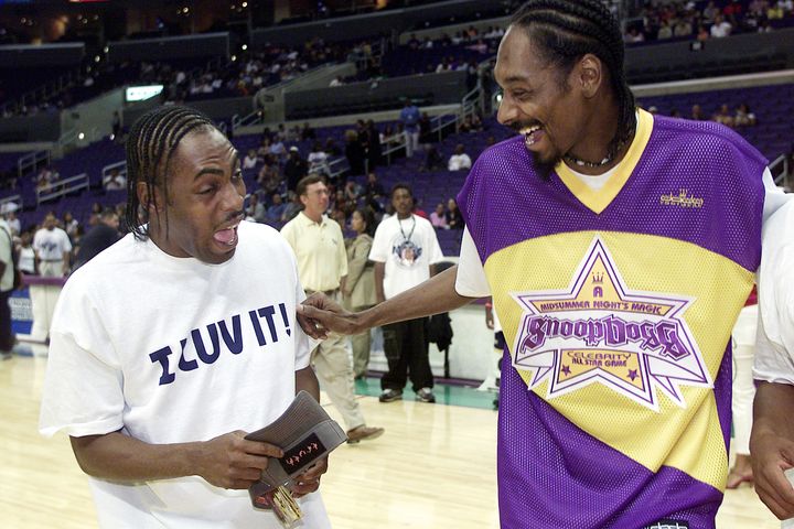 Coolio and Snoop Dogg pictured at a basketball game in 2001