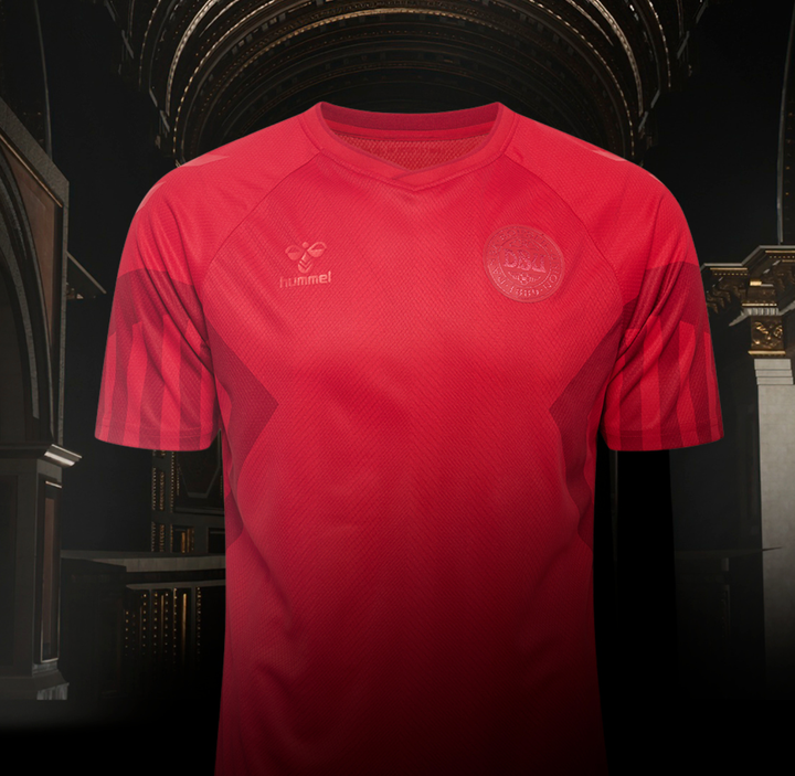 Una de las nuevas camisetas de la selección danesa diseñada por la marca Hummel