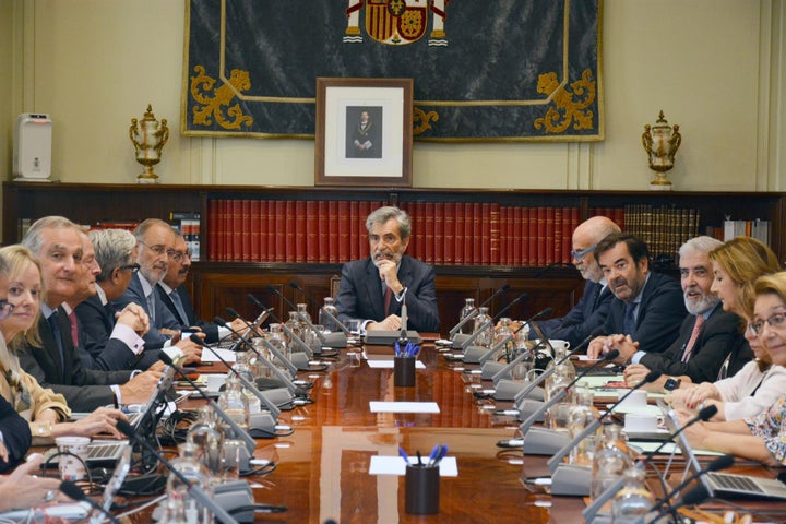 El presidente del Consejo General del Poder Judicial (CGPJ), Carlos Lesmes, preside un Pleno