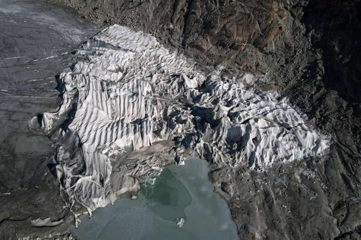 Vista aérea del glaciar suizo de Rhone en 2021.