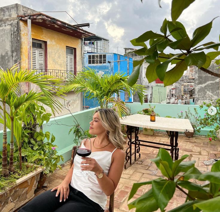 Travel journalist Victoria Leandra in Cuba.