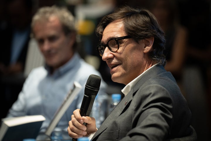 Illa, durante la presentación del libro en Barcelona, junto con Fernando Simón.