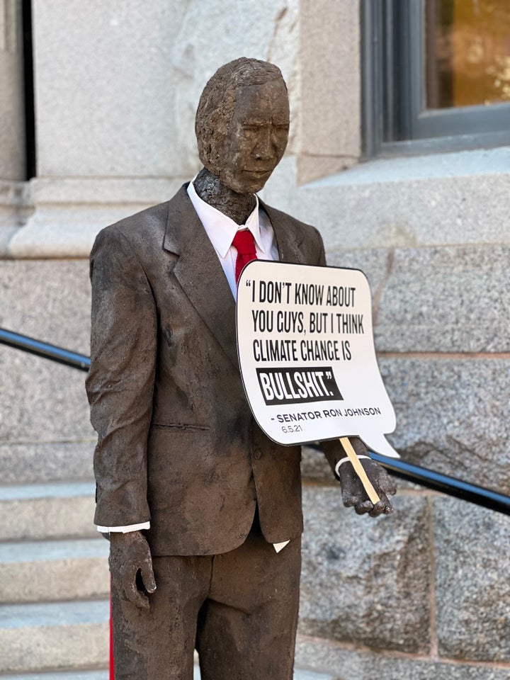 A manure statue ― a "scatue" ― of Sen. Ron Johnson (R-Wis.).