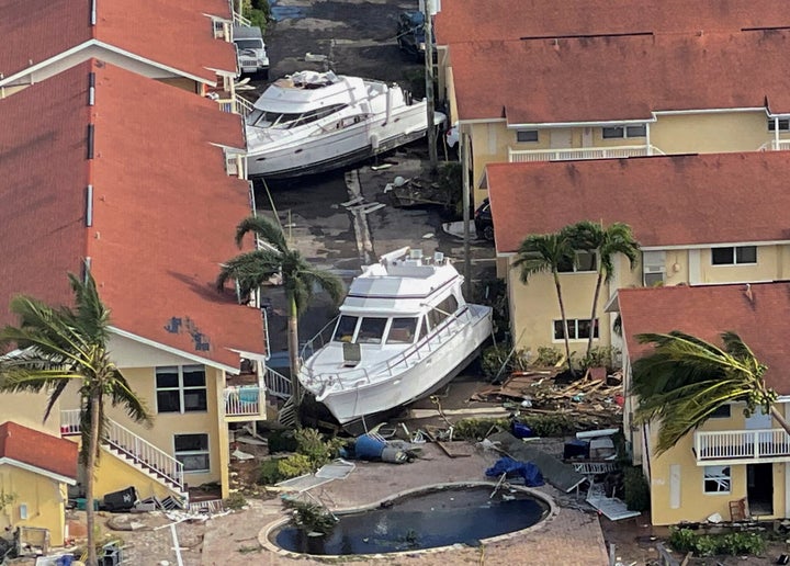 Vista área de los destrozos causados por el huracán Ian en Fort Myers, Florida: