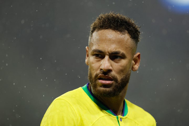 Neymar, con la camiseta de la selección de Brasil en un partido oficial.