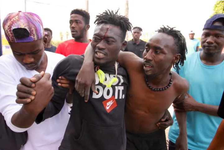 Algunos de los migrantes que lograron pasar al lado español.