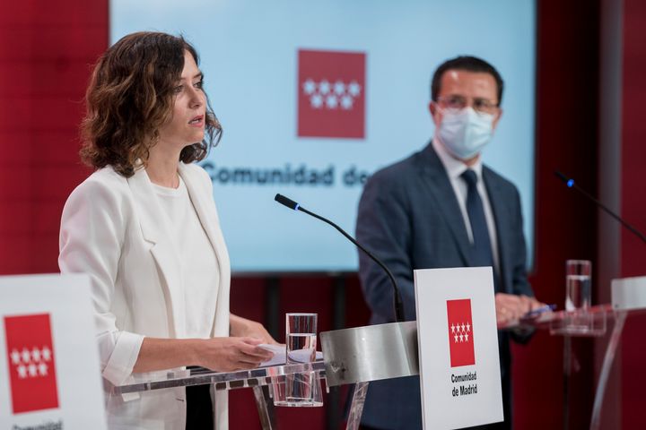 La presidenta de la Comunidad de Madrid, Isabel Díaz Ayuso, y el consejero de Economía, Javier Fernández-Lasquetty