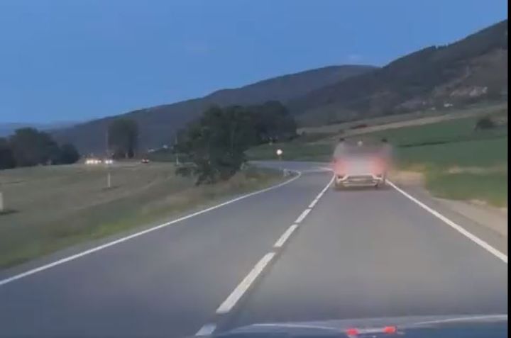 El vídeo de la imprudencia en la carretera.