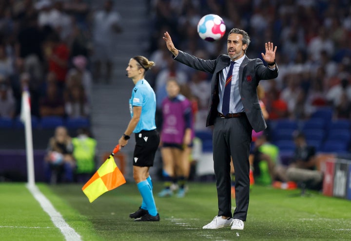 Gesto de Vilda sobre el campo en la pasada Eurocopa
