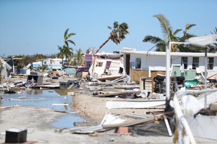 Foto de archivo de varias casas destrozadas por el huracán 'Ian'.