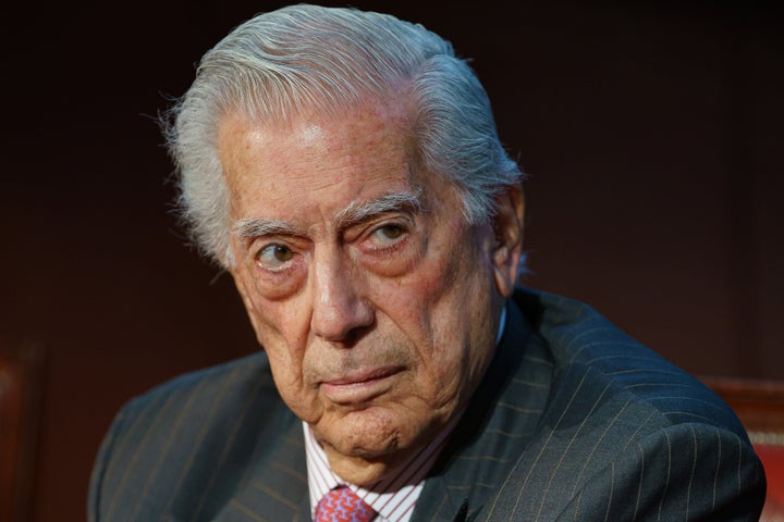 El escritor y ganador al premio nobel de Literatura, Mario Vargas Llosa.