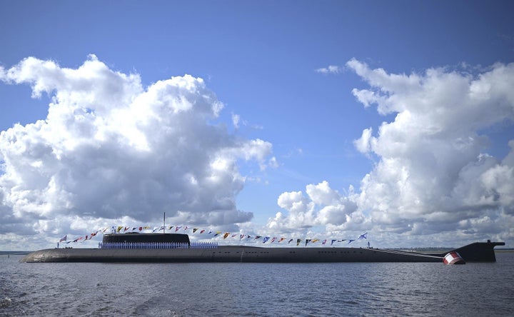 El submarino ruso 'K-266 Orel' en un acto en Kronstadt, Rusia.