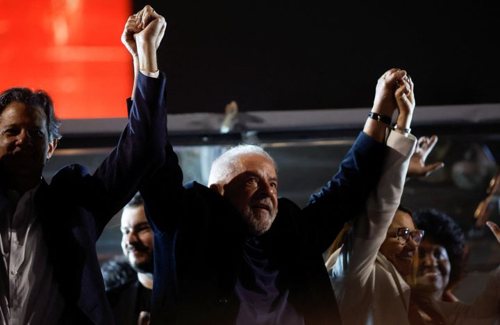 Lula da Silva celebra la victoria del Partido de los Trabajadores en la primera vuelta de las elecciones en Brasil