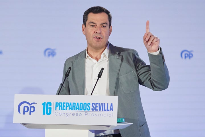 Juanma Moreno Bonilla, en el mitin del PP en Sevilla.