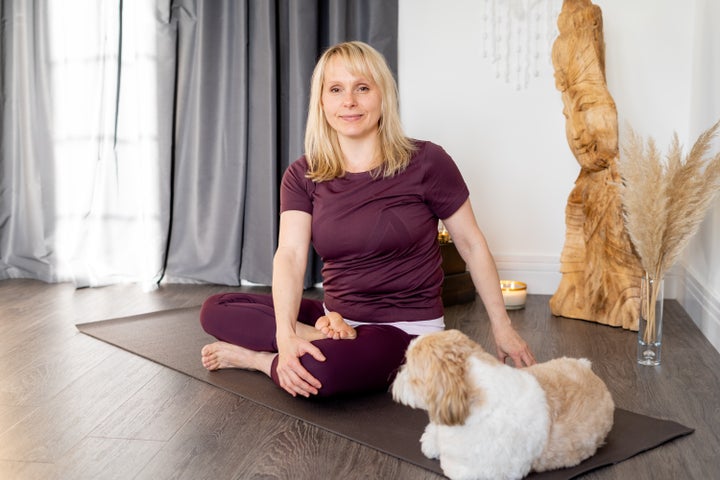 Eight years after her transplant, Maria now runs an adapted yoga business. 