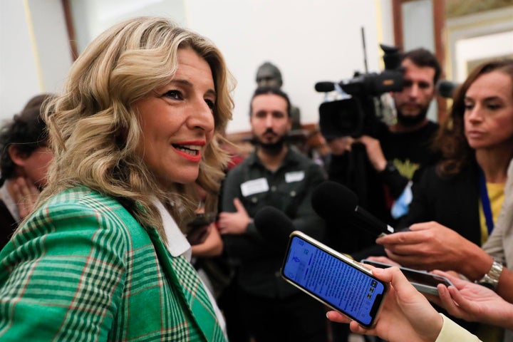 Yolanda Díaz en los pasillos del Congreso de los Diputados