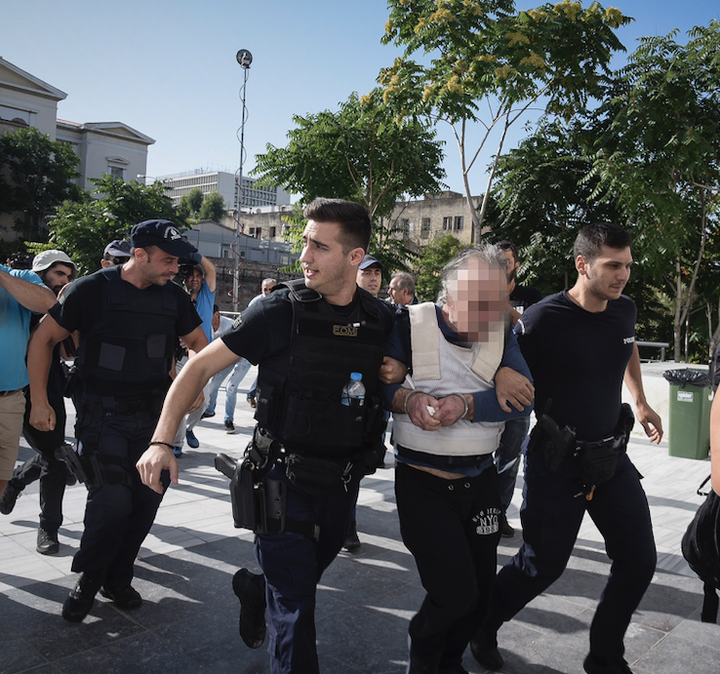 Προσαγωγή του κατηγορούμενου κατά την εκδίκαση σε πρώτο βαθμό. 